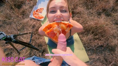 Пицца со спермой на воздухе