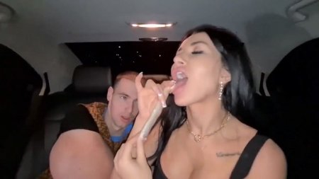 Руки базуки поимел красивую путану в лимузине